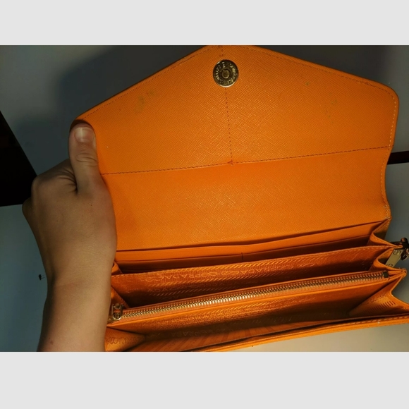 Prada Saffiano Clutch 100% Authentic - Picture 7 of 8